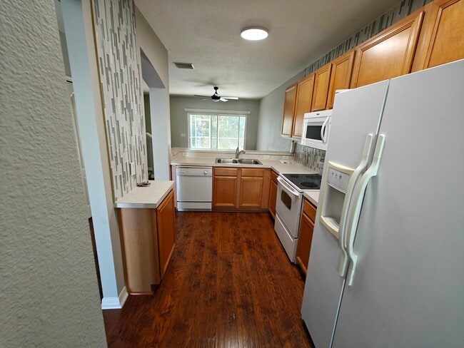 Building Photo - 5864 Fishhawk Ridge Dr