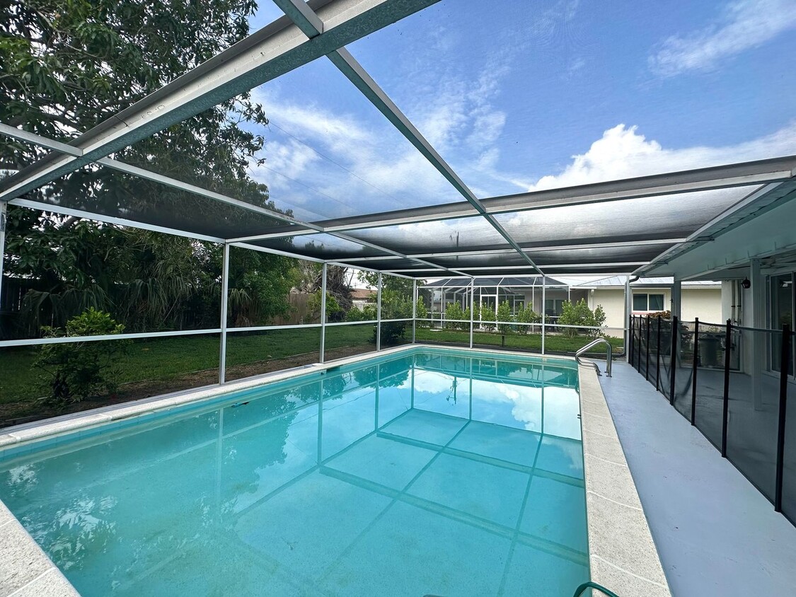 Primary Photo - Charming 3 Bed, 2 Bath Pool Home in SE Cap...