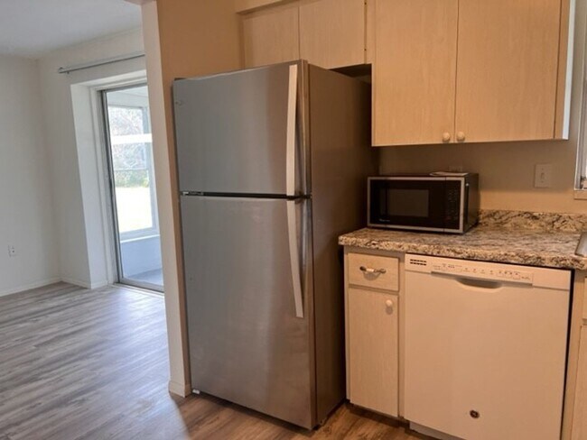 Foto del edificio - MOVE-IN READY!  2BR/2BA/1CG IN VENICE EAST