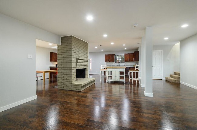 Building Photo - 9221 Plano Rd