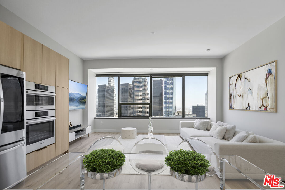 Foto principal - 1100 Wilshire Blvd