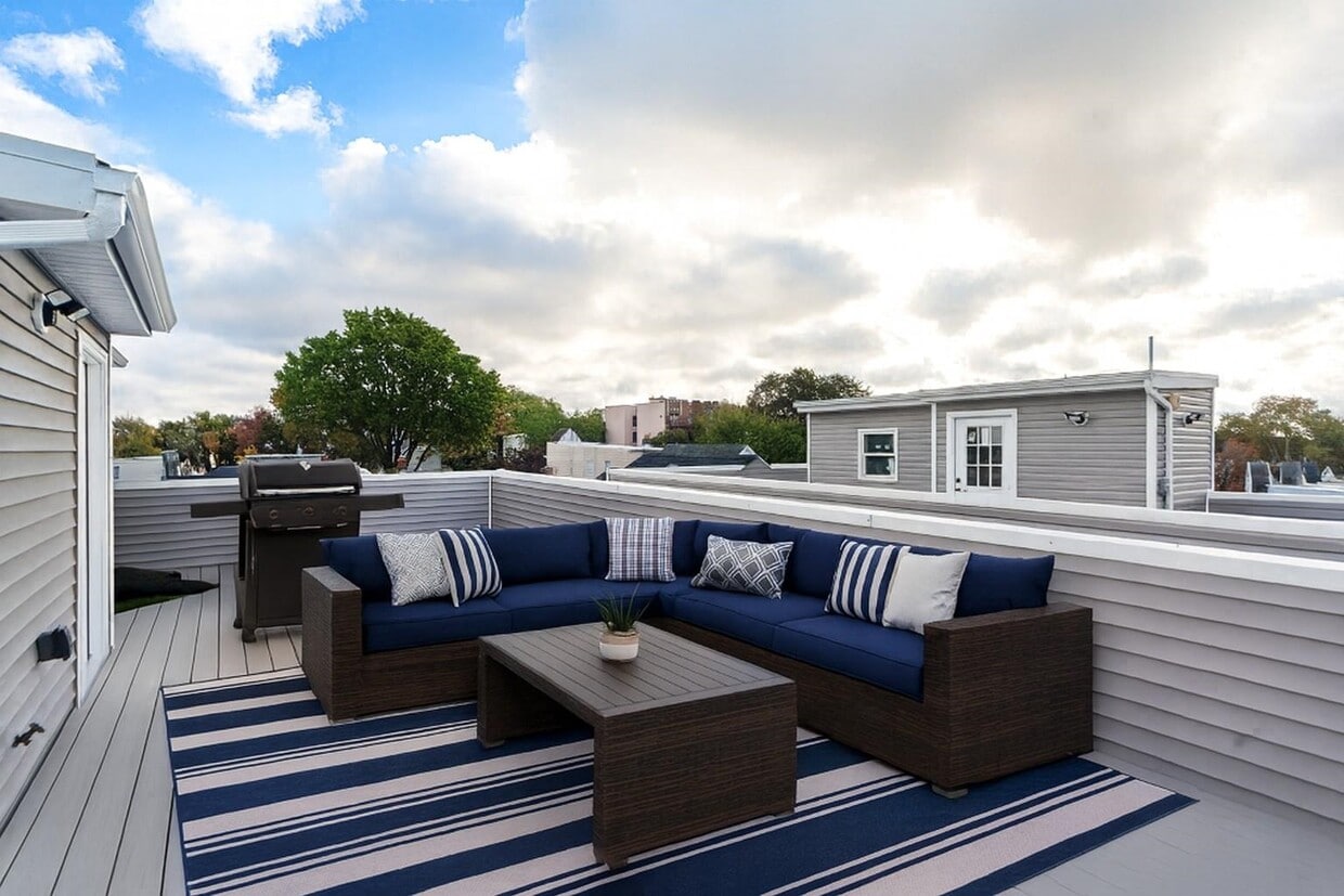 Foto principal - 277 Pearsall Ave