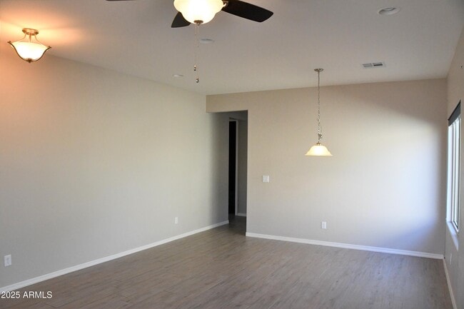 Building Photo - 2362 W Sierra Vista Dr