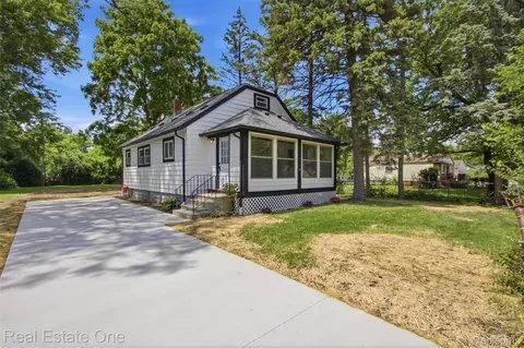Building Photo - 17 N Midland Dr