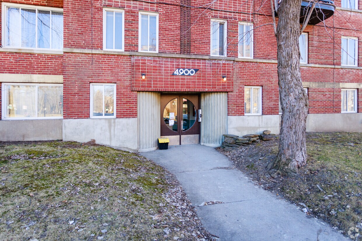 Photo du bâtiment - 4900 Ch De La Côte-Des-Neiges