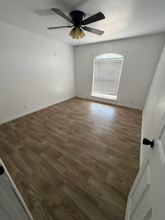 Building Photo - 12741 Bunyan Way