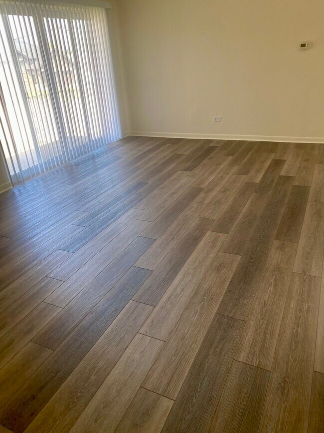 Foto del edificio - 7809 Rutherford Ave