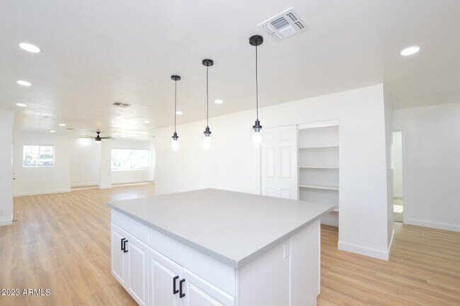 Building Photo - 316 S Hobson