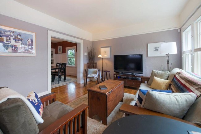 Building Photo - 5360 Locksley Ave