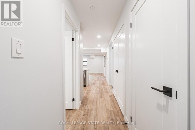 Photo du bâtiment - 555 Sanatorium Rd