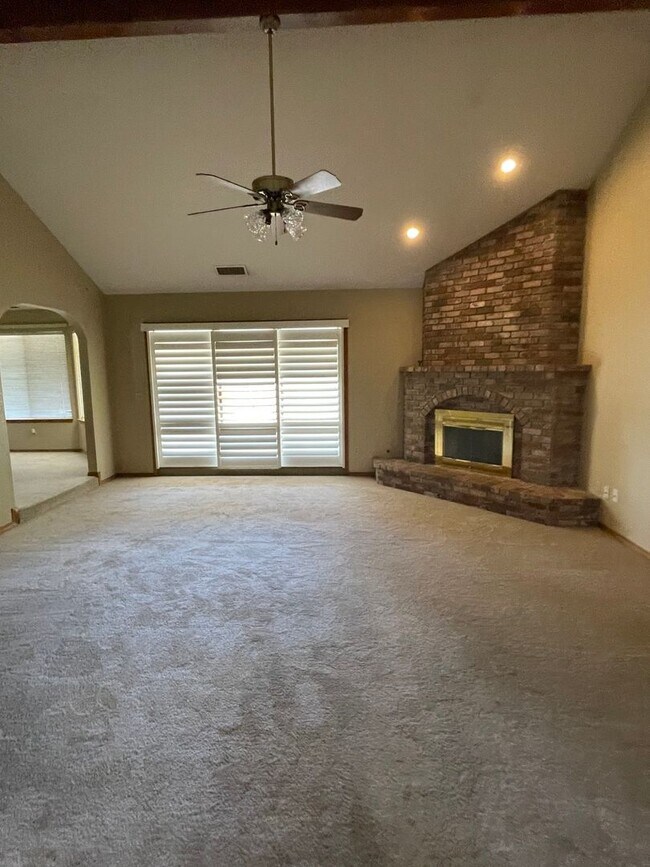 Foto del edificio - Charming home coming soon in NE Visalia!