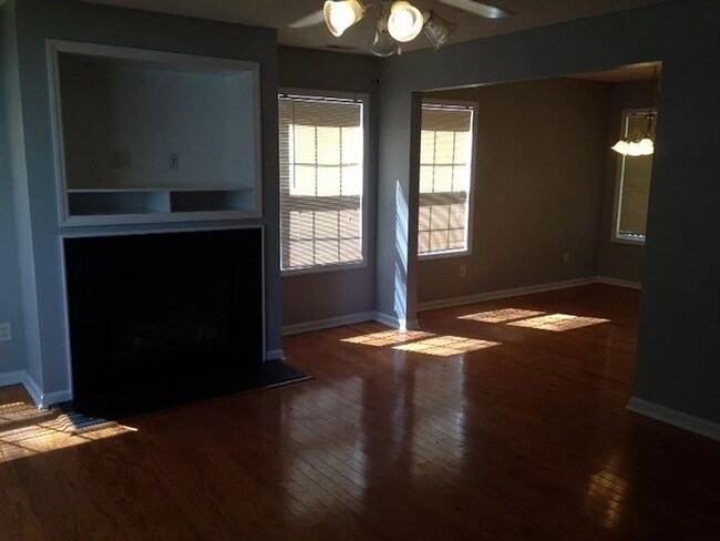 Building Photo - 815 Woodgreen Dr