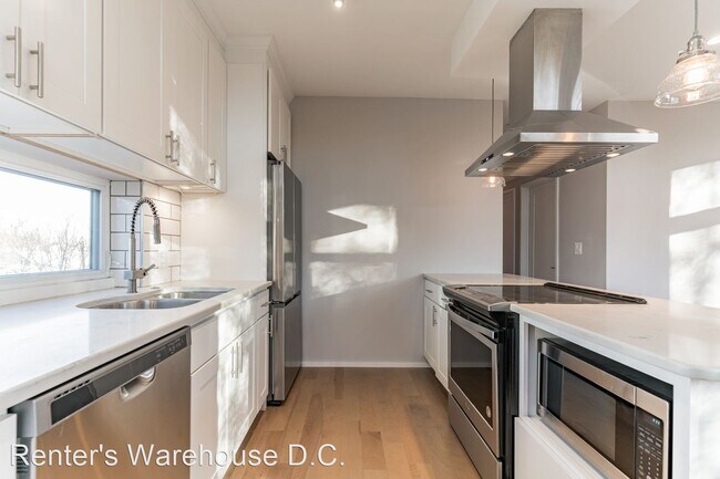 Foto del edificio - 2 br, 1 bath House - 129 Varnum Street NW  #5
