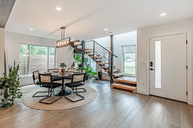 Foto del edificio - Luxury 3BD, 2.5BA Sloan's Lake Home with T...