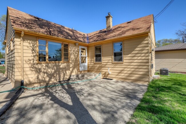 Foto del edificio - 4834 N 106th St