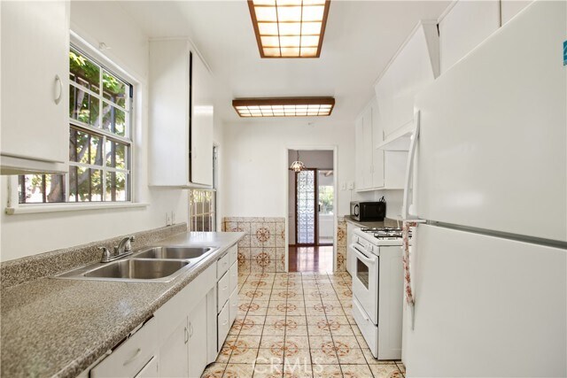 Foto del edificio - 556 N Sunset Ave