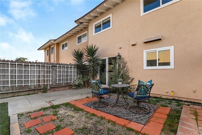 Foto del edificio - 17751 La Rosa Ln