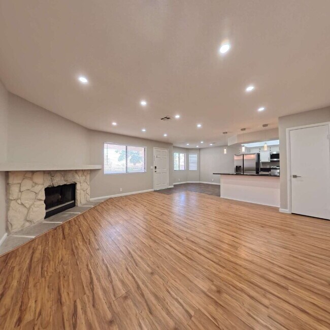 Foto del edificio - Stunning 2-Bedroom Condo 2nd Floor at The Lakes!