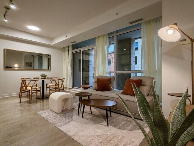 Building Photo - 199 Richmond St W