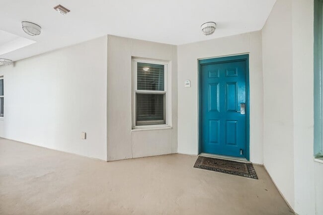 Foto del edificio - 2668 Beach Blvd