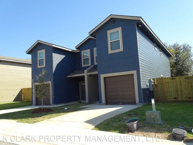 Building Photo - 3 br, 2.5 bath House - 6866 LAKEVIEW DR #102