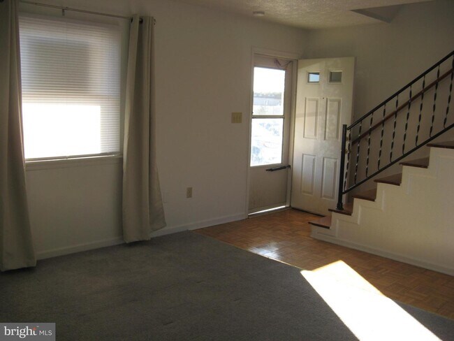 Building Photo - 2348 Roosevelt Blvd