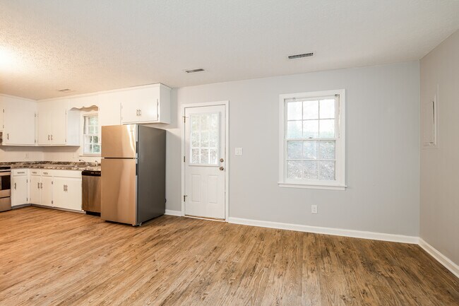 Foto del edificio - 887 Timberlake Dr