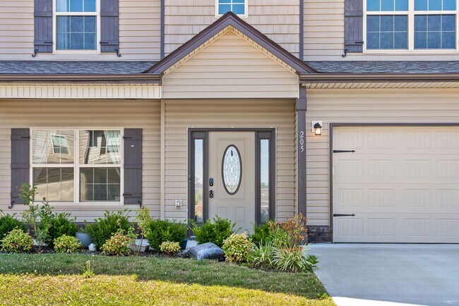 Building Photo - Pet Friendly Four Bedroom!