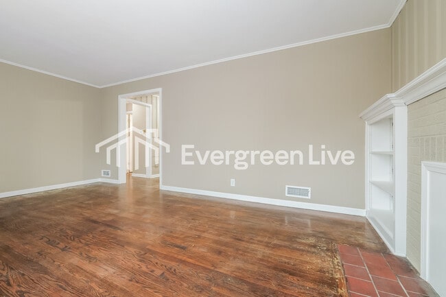 Building Photo - 5424 Monrovia St