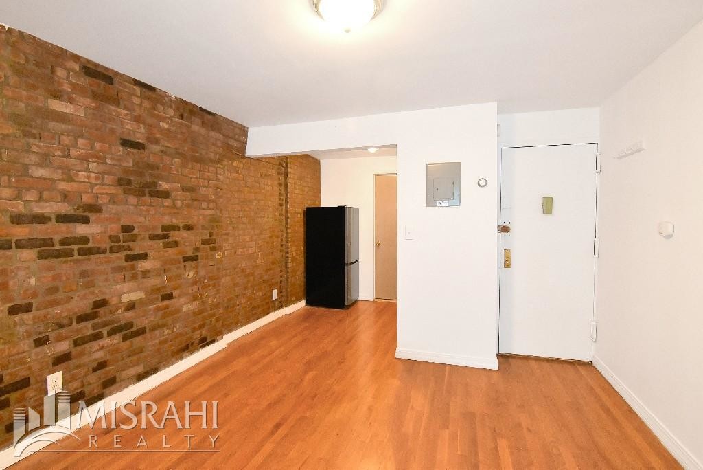 Building Photo - 158 Orchard St