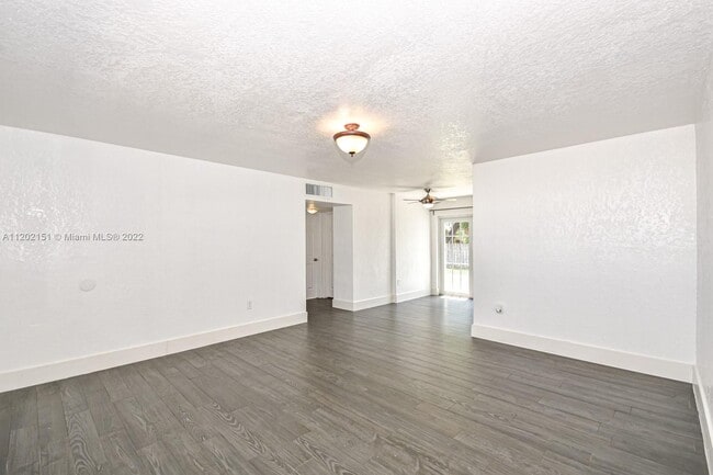 Building Photo - 14320 NE 18th Ave