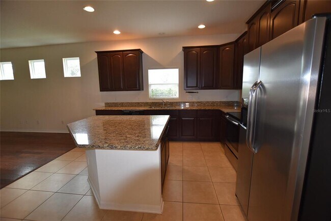 Building Photo - 708 Lake Tarpon Way