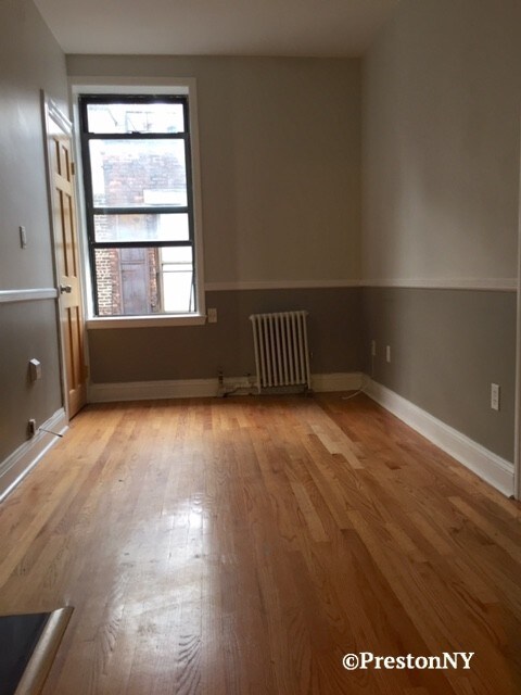 Building Photo - 132 Thompson St