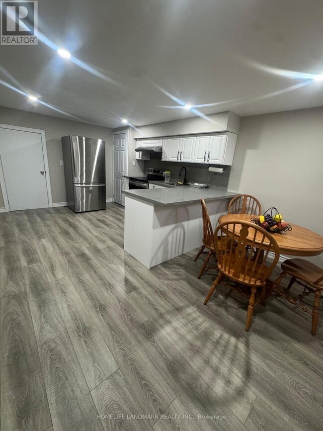 Building Photo - 115 Canlish Rd