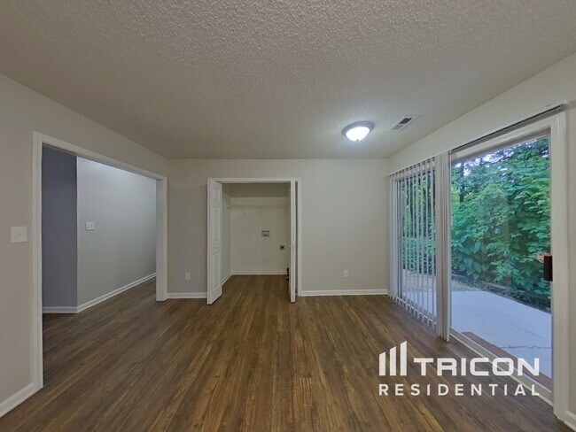 Foto del edificio - 6828 Rain Creek Way
