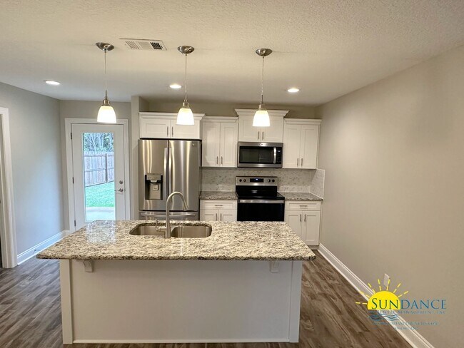Foto del edificio - Beautiful like new Navarre home, call today!