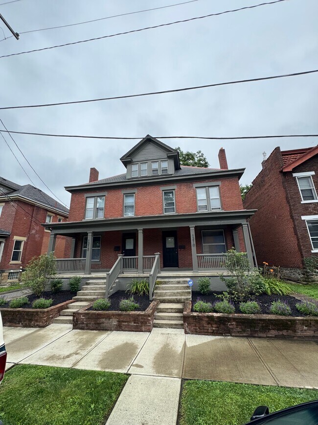 Foto del edificio - 1212 Dennison Ave