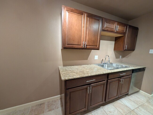 Building Photo - 2/2 Condo on Lake McQueeny / Waterfront Co...