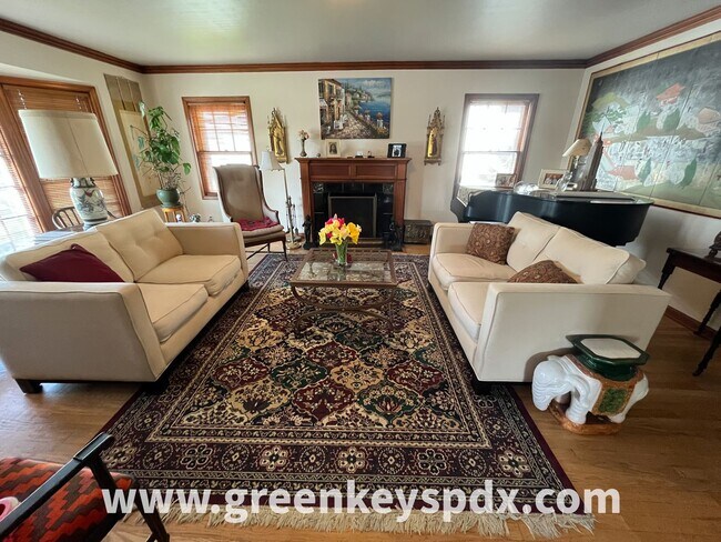 Foto del edificio - Lovely 3-Bedroom, 2-Bathroom House with Detached Garage in North Portland