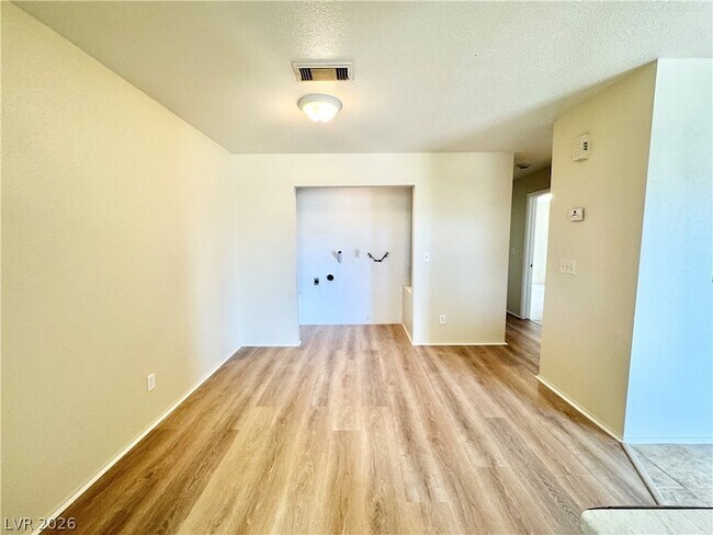 Foto del edificio - 1350 Ogallala St