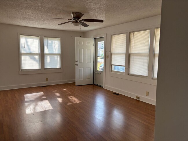 Foto del edificio - 2 BR 1 BA, Close to Downtown Decherd, City Park, Restaruants.