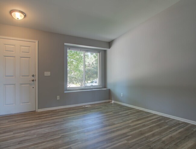 Foto del edificio - Evolve Real Estate: Complete Remodel with ...