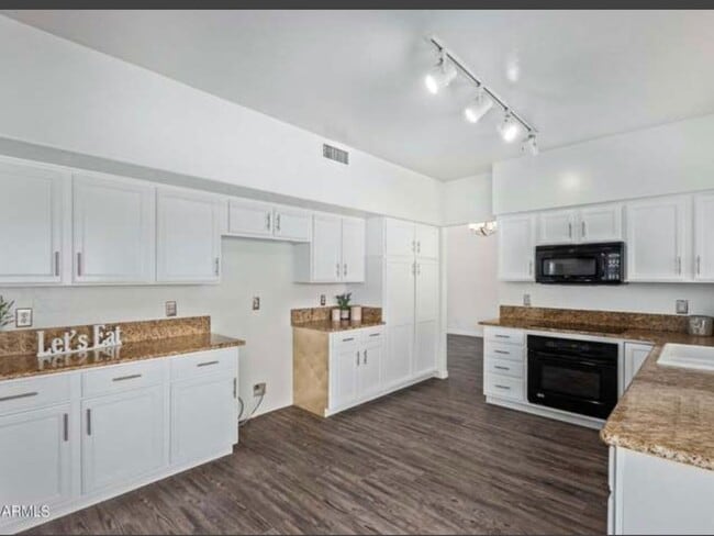 Foto del edificio - 4 Bedroom Single Family Home in Phoenix