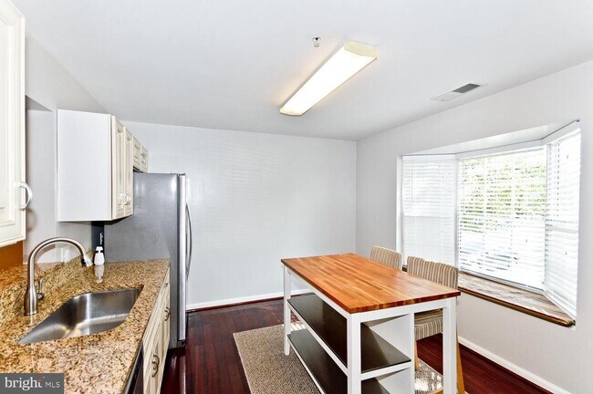 Building Photo - 4472 Blue Heron Way