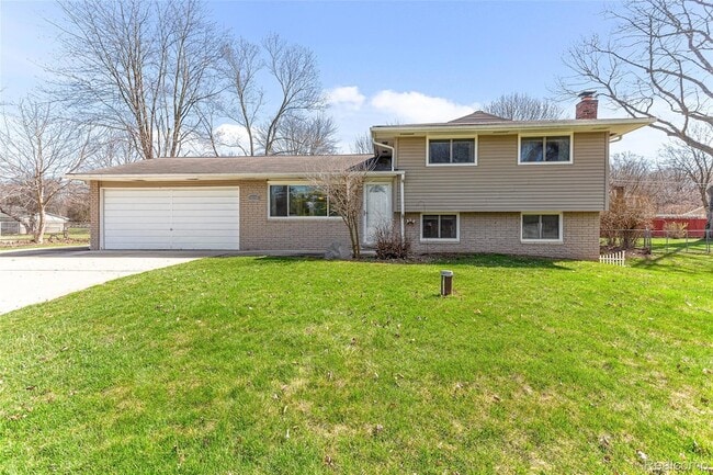 Photo - 25690 Glamorgan Dr House