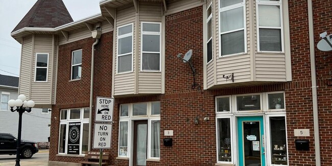 Building Photo - 1 N Limestone St