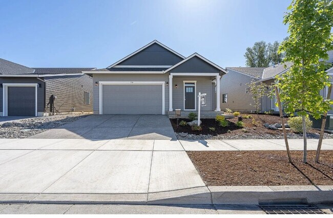Building Photo - 718 Tigerlily St