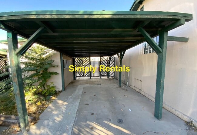 Building Photo - 208 University Blvd SE