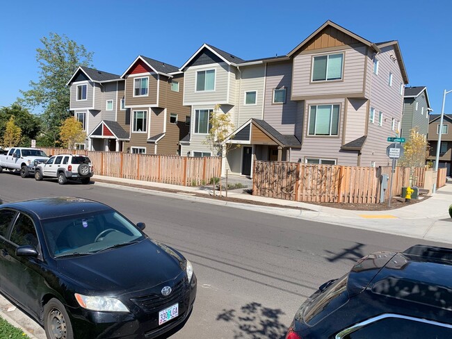 Building Photo - Beautiful Community