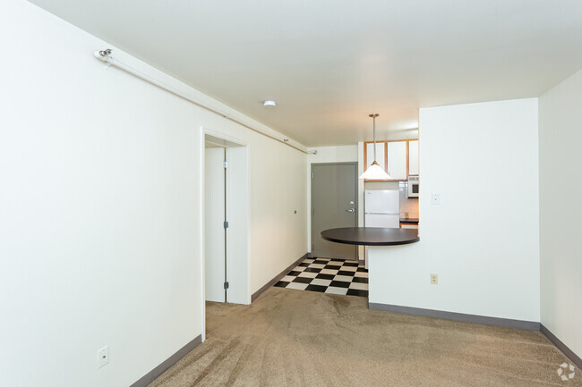 1BA, 1BR - 550 SF - Century Towers Apartments